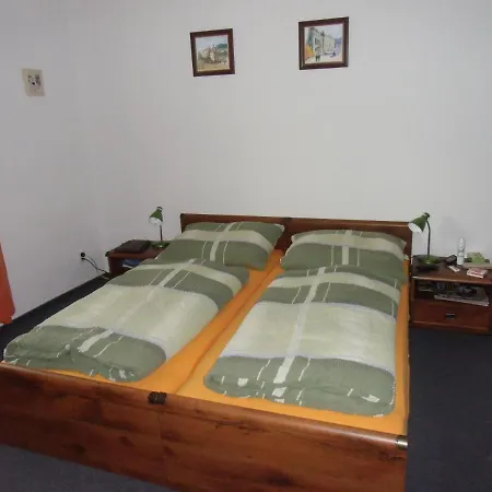 Pod Zámkem Casa de hóspedes 3*